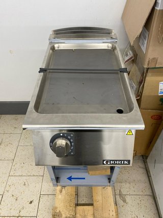 Plancha eléctrica lisa Giorik para hostelería