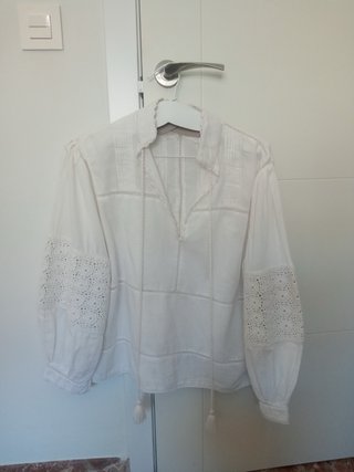 Blusa Blanca con Detalles de Crochet