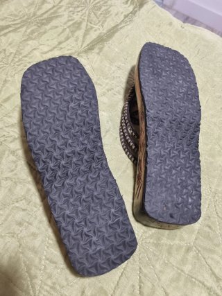 Sandalias de Madera con Abalorios