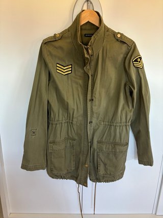 Parka Stradivarius verde militar mujer