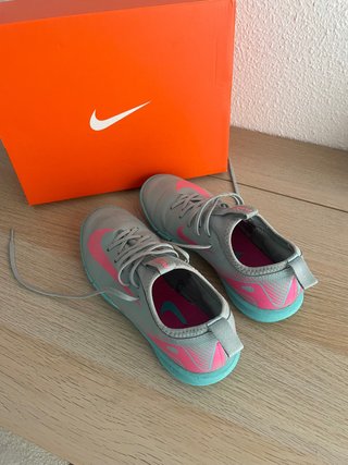 Botas de fútbol Nike talla 34