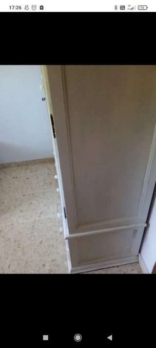 Armario de madera blanco y cabecero cama blanco