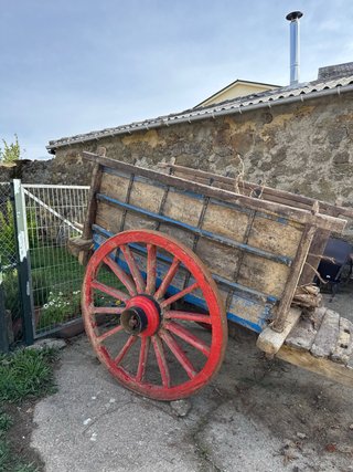 Carro de madera antiguo. Original