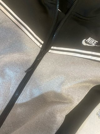 Chaqueta Nike Tech Talla pequeña como xs