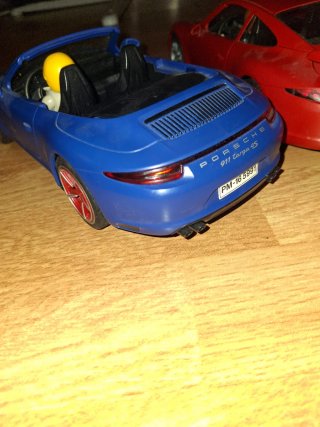 Coche de juguete rojo Porsche