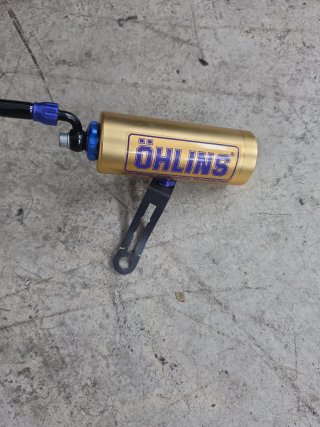 Accesorio Decorativo Estilo Öhlins para TMAX
