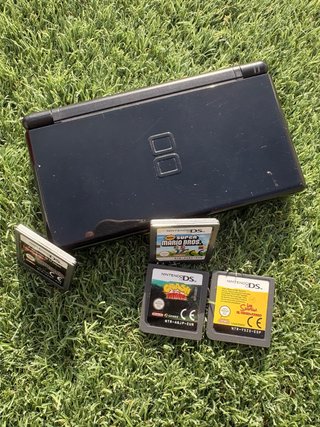 Nintendo DS Negra + 4 Juegos