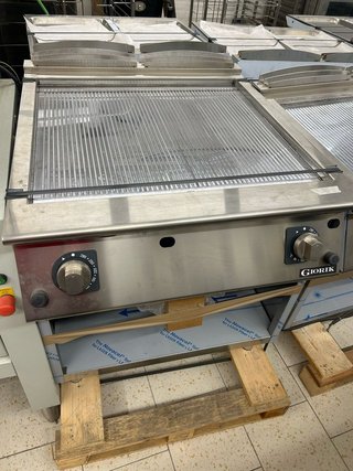 Plancha de gas Giorik cromoduro rallada