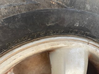 Rueda con llanta 225/70/R16