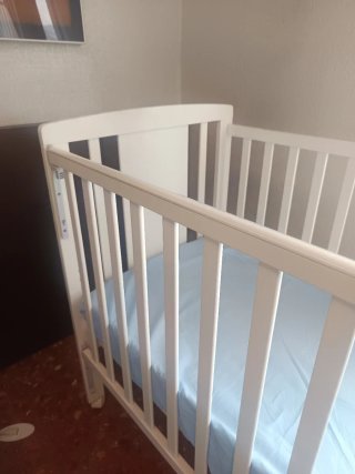 Cuna blanca para bebé