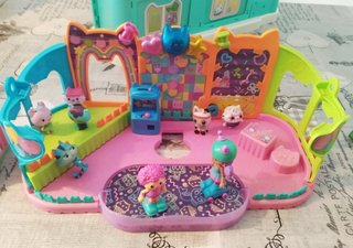 Casa de Gaby Sala de Baile con Figuras