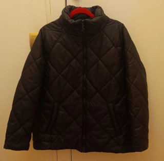 Anorak Negro Sassy de mujer. Abriga y no pesa nada