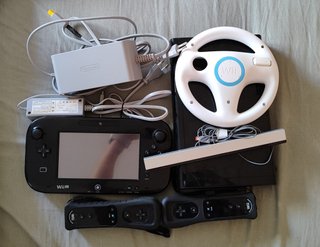 Nintendo Wii U Negra + Accesorios