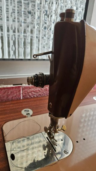 Máquina de coser Singer años 70 con mueble