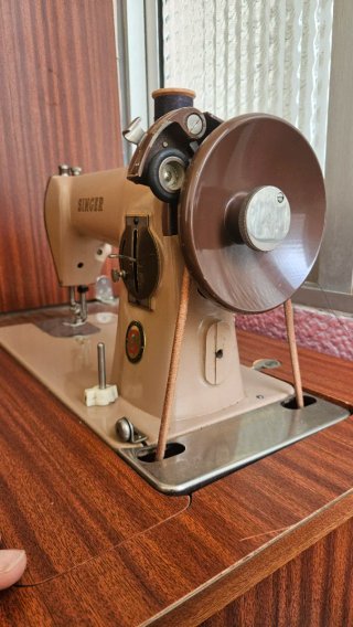 Máquina de coser Singer años 70 con mueble