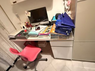 Scrivania per bambini rosa e bianca