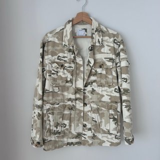 Chaqueta camuflaje Bershka