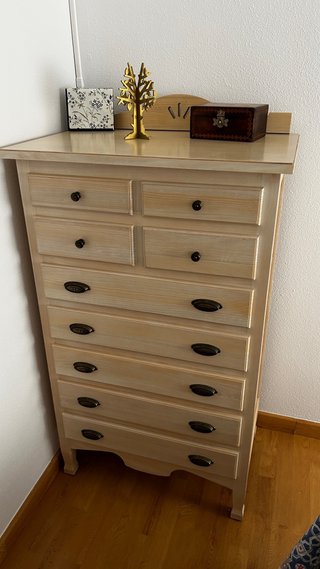 Sinfonier de madera con tiradores metálicos