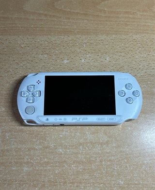 PSP Street E1004 Bianca + 5 Giochi