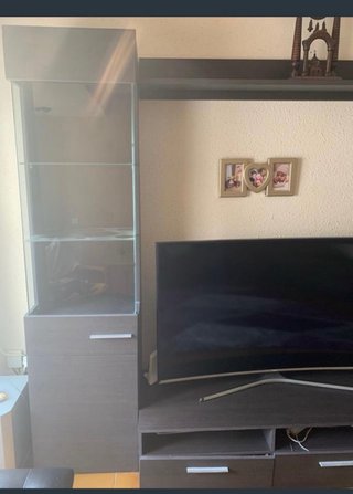 Mueble de comedor oscuro