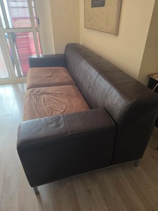 Sofá de piel y tela