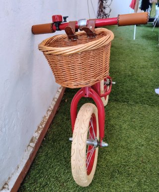 Bicicleta Banwood sin pedales roja