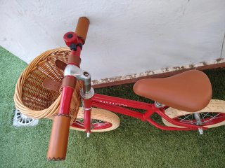 Bicicleta Banwood sin pedales roja