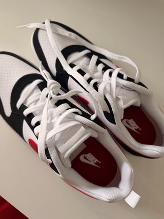 Zapatillas Nike Blancas y Negras