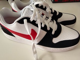Zapatillas Nike Blancas y Negras