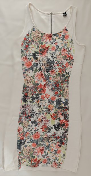 Vestido Floral Entallado Talla M