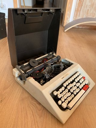 Máquina de escribir Olivetti Lettera 42