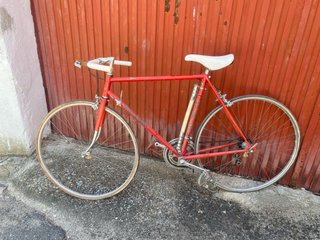 Bicicleta de carretera roja