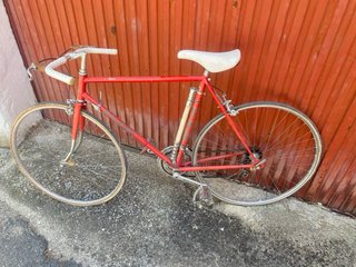 Bicicleta de carretera roja