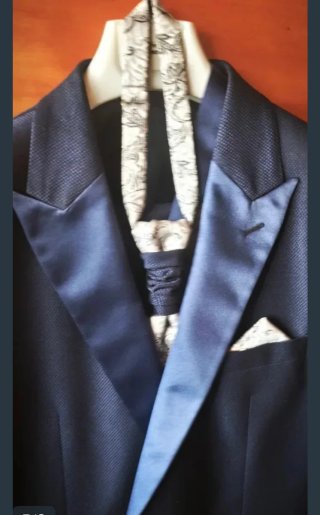 Traje de novio azul