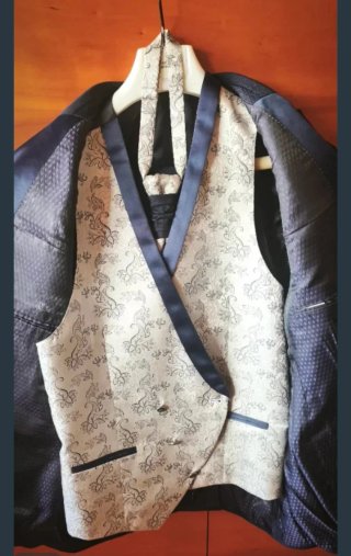 Traje de novio azul