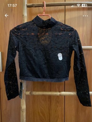 Top encaje cuello alto negro S