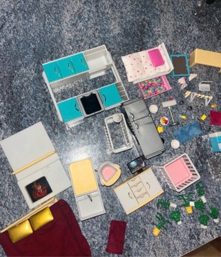 Casita de muñecas con muebles