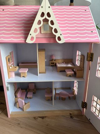 Casa de Muñecas de Madera