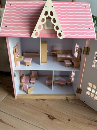 Casa de Muñecas de Madera