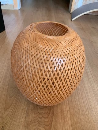 Lámpara de mimbre y bambú