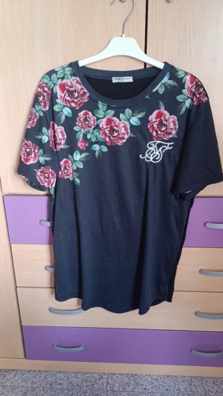 Camiseta SikSilk Negra con Estampado Floral