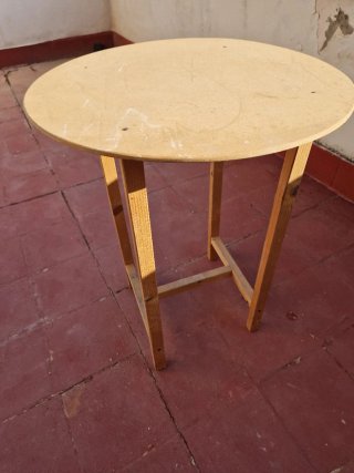 Tavolino rotondo in legno