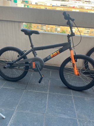 Bicicleta BMX Negra y Naranja