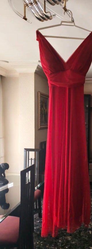 Elegante vestido rojo de fiesta