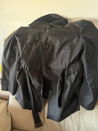 Gabardina corta negra