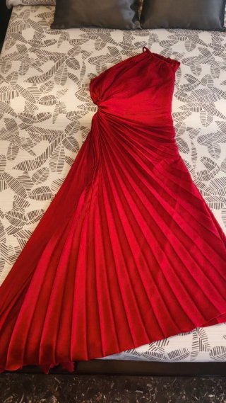 Elegante vestido rojo de fiesta