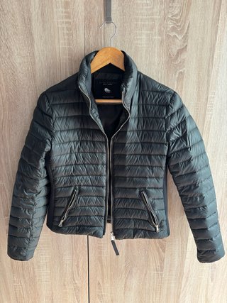 Zara Woman chaqueta plumas verde oscuro S