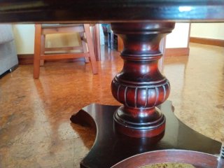 Mesa Redonda de Mármol y Madera