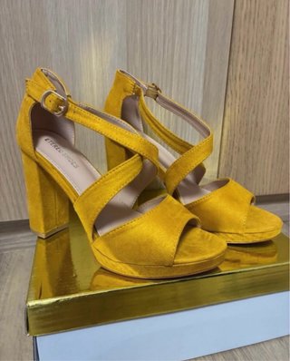 Sandalias Tacón Mostaza Etereo Shoes