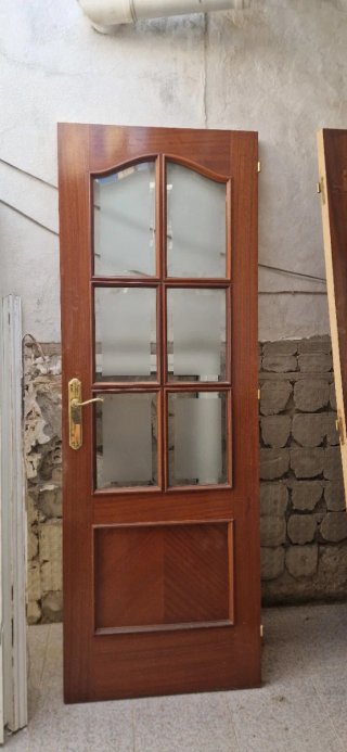 Puerta de Madera con Cristales Mate